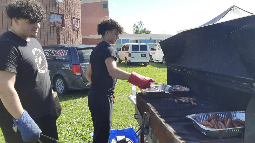 Supporting local businesses like FoodFare not only guarantees high-quality products but also strengthens community ties. FoodFare’s dedication to events like the sākihiwē Festival shows the impact that local businesses can have on community events.