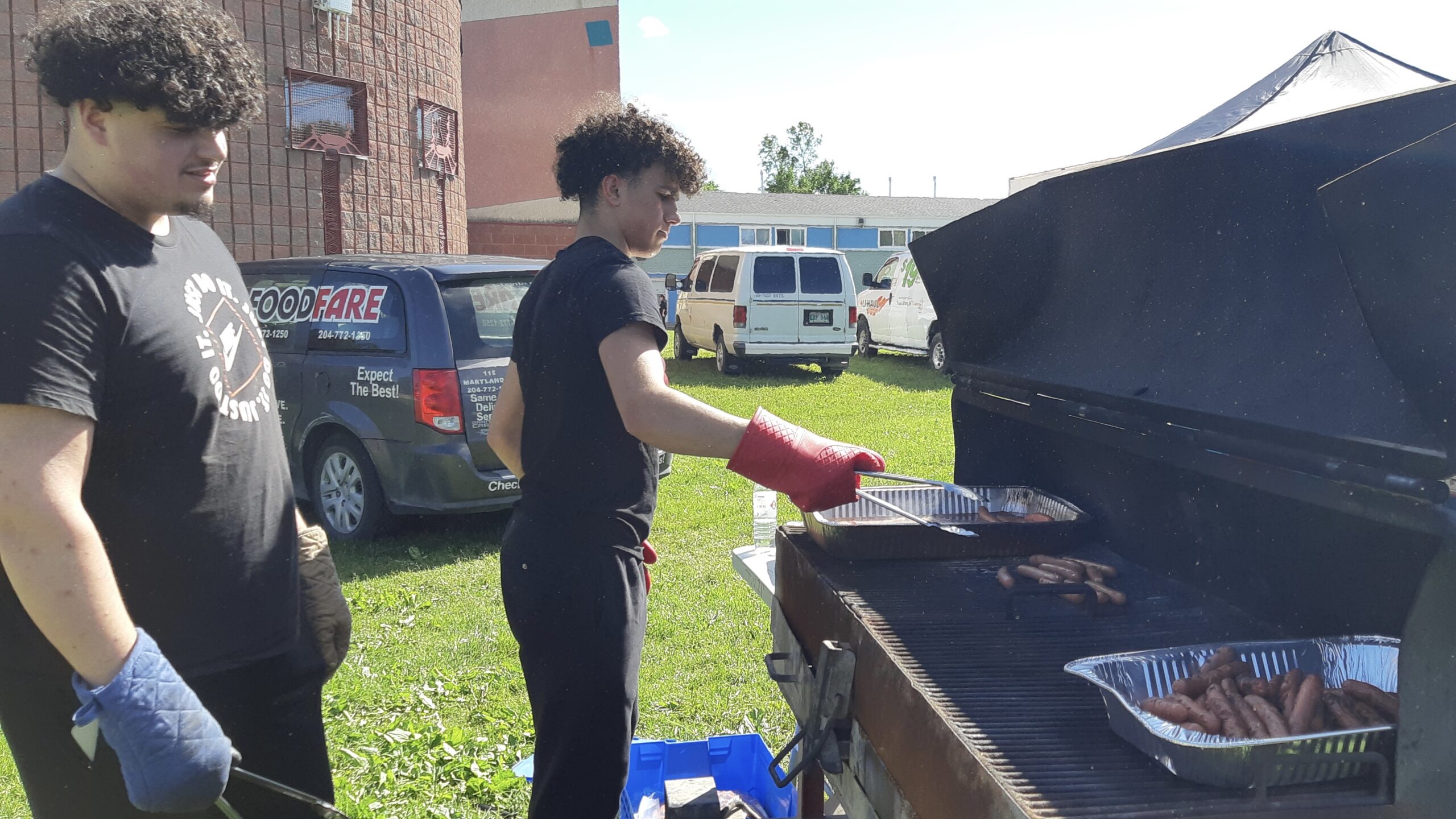 Supporting local businesses like FoodFare not only guarantees high-quality products but also strengthens community ties. FoodFare’s dedication to events like the sākihiwē Festival shows the impact that local businesses can have on community events.