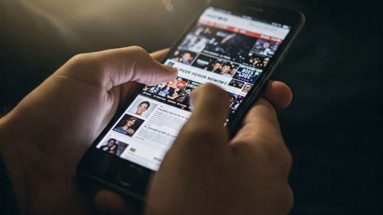 What if we all read before we shared? Community groups building skills to counter unread news and create real conversations.