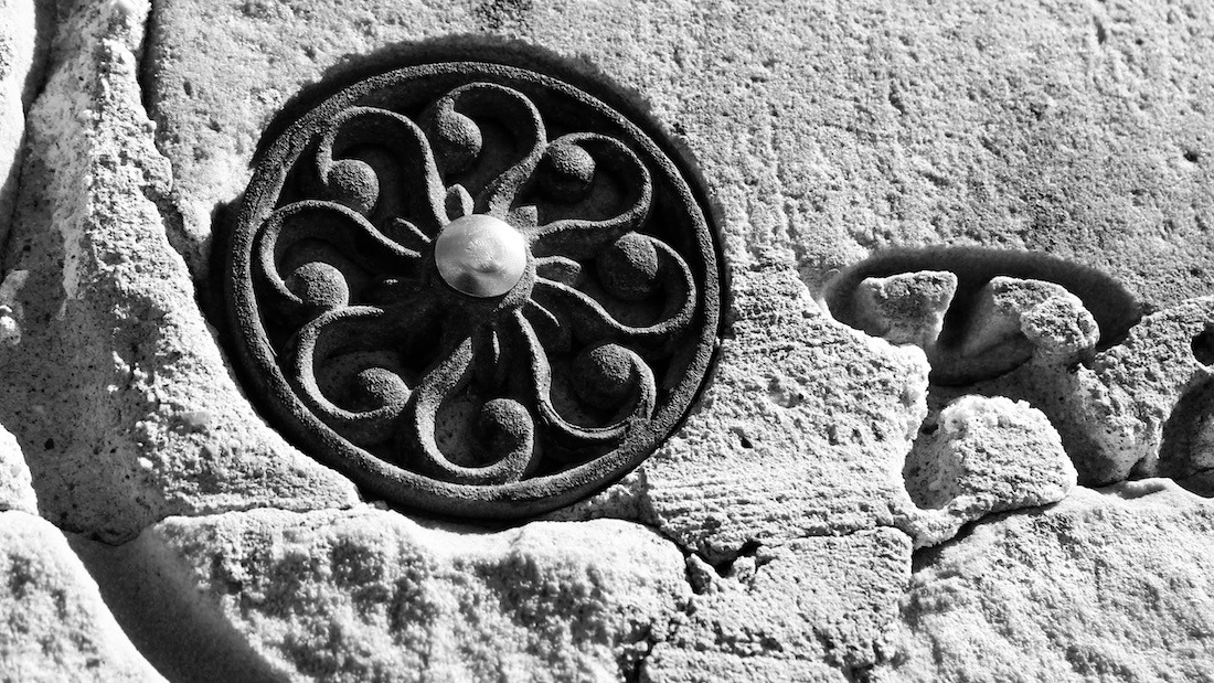 Winnipeg’s stonework hums in chisel tongues—glyphs of frostbitten dreams etched in sediment and soot. Faces emerge, not seen but sensed, eroded into myth by wind and waiting. Carvings press silence into permanence, where granite listens and limestone weeps. Each groove a memory. Each building, a slow exhale of forgotten hands.