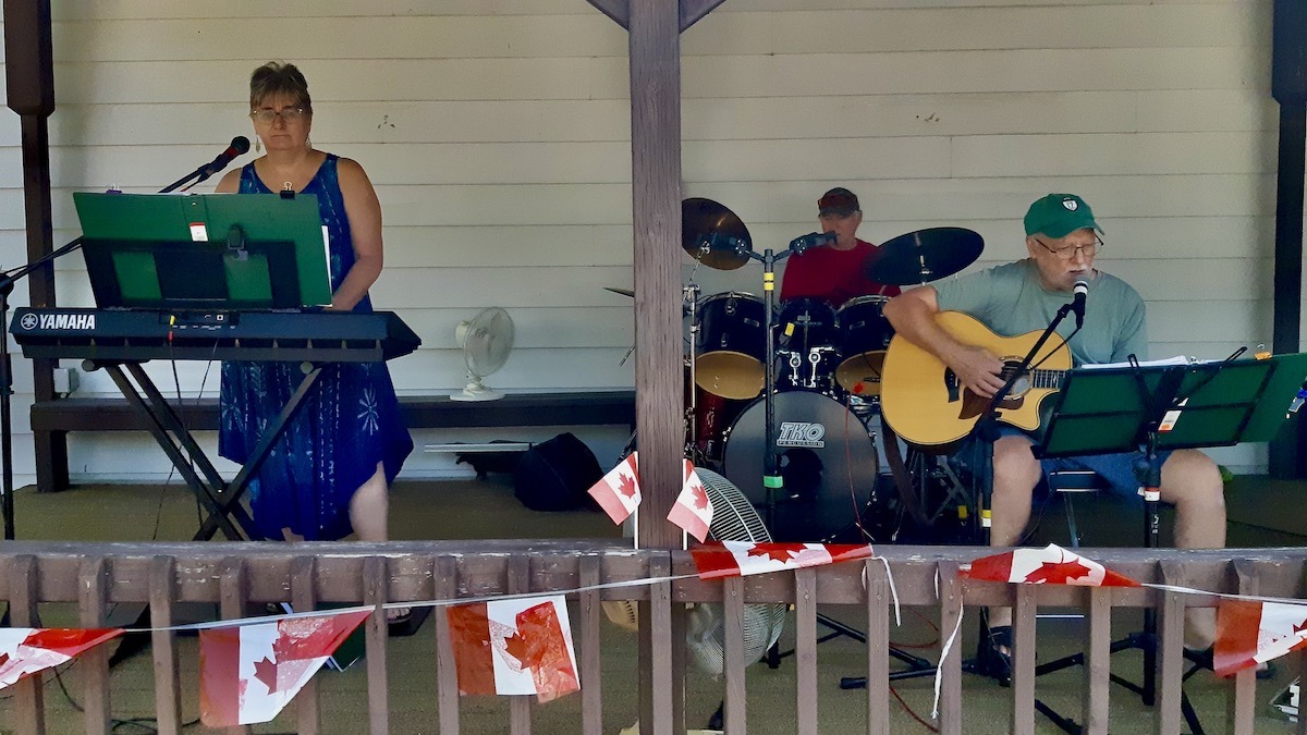 The day's events featured popular local area band Country Twist with Tanya McArthur, Gerry McArthur and Maurice Betournay.