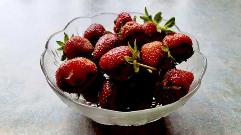 bowl-of-fresh-strawberries