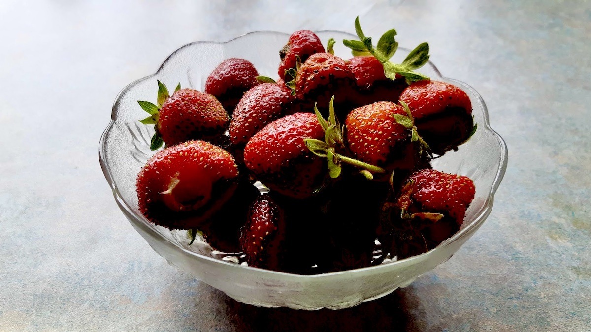 bowl-of-fresh-strawberries