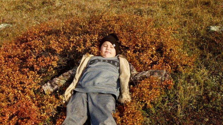 chilling-nunavut-fall