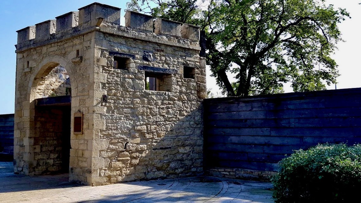 The Upper Fort Garry Gate is the last remnant of a once-powerful Hudson’s Bay Company fort. Today, it stands as a historic landmark in downtown Winnipeg, linking the city to its Red River roots.