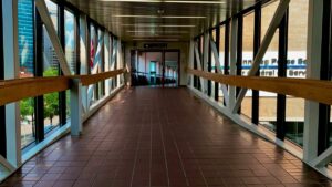 A quiet stretch of the Graham Avenue Skywalk, right where the pedestrian network passes next to the Millennium Library and Winnipeg Police Service Headquarters.
