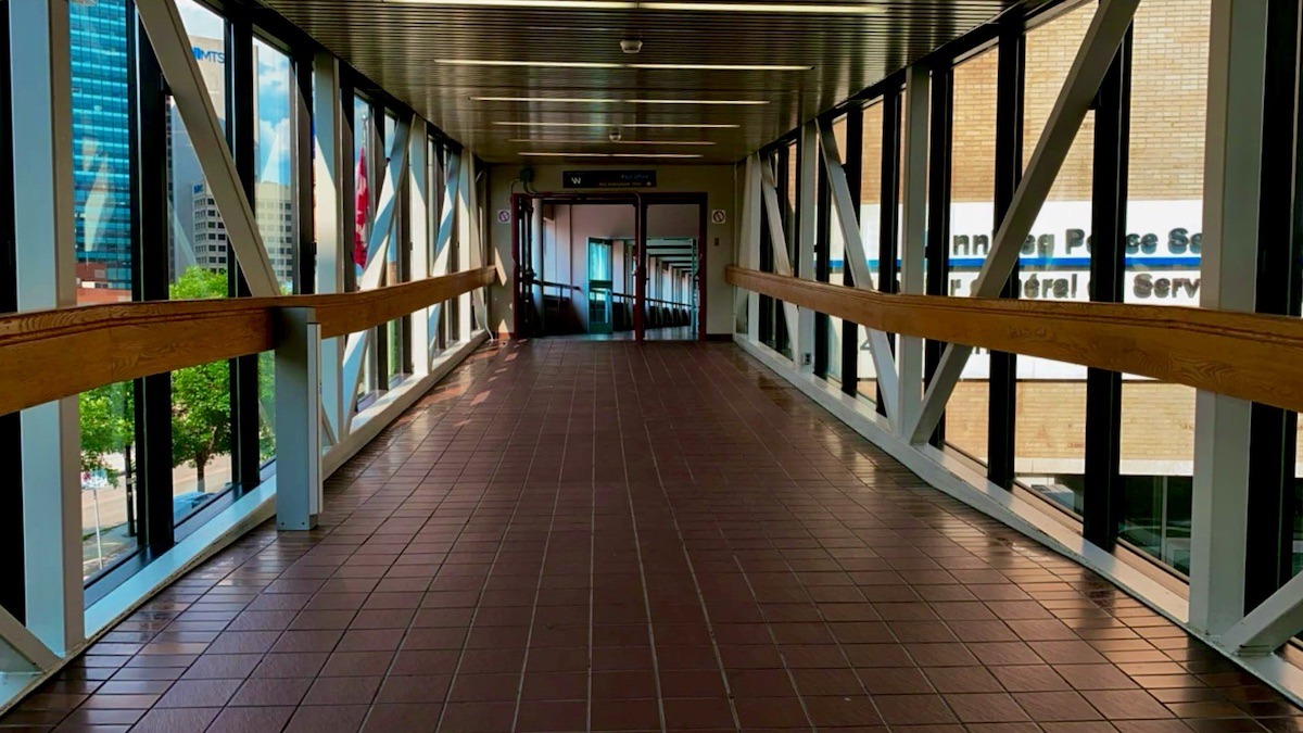 A quiet stretch of the Graham Avenue Skywalk, right where the pedestrian network passes next to the Millennium Library and Winnipeg Police Service Headquarters.
