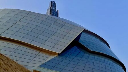 Pausing on our walk back downtown to capture the alien beauty of one of Canada’s most striking architectural achievements.